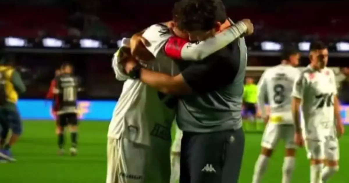Diniz reencontra Neymar após consolo em choro de "raiva" por goleada