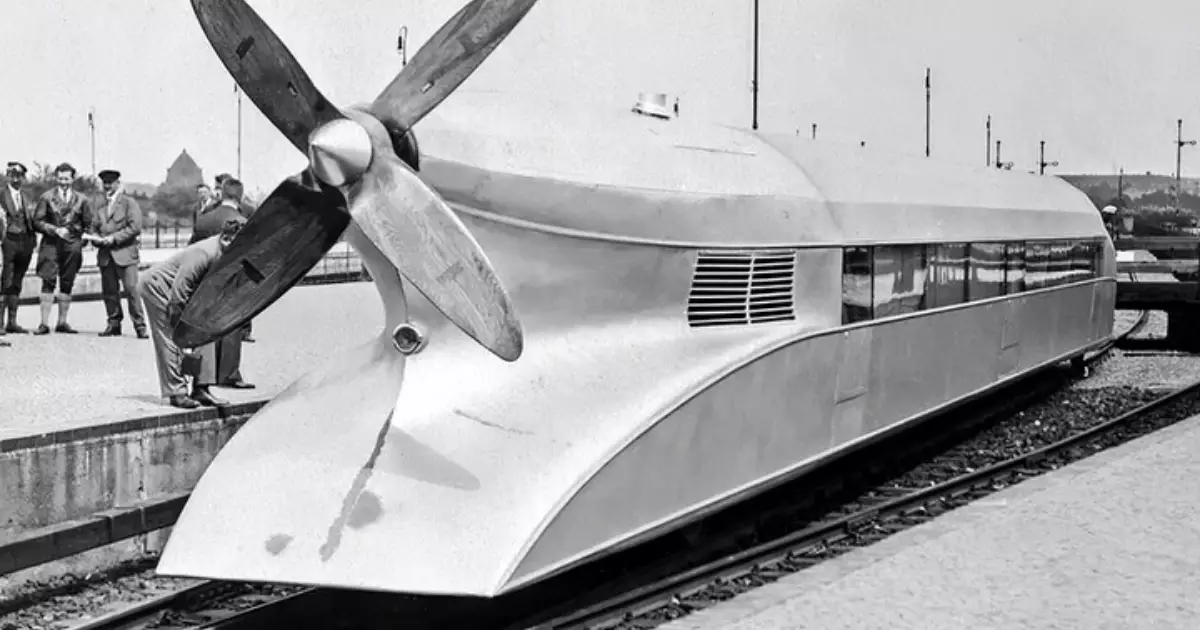 Em 1931, um engenheiro alemão construiu um trem com uma hélice de avião - ele quebrou um recorde mundial e acabou fracassando justamente por sua genialidade