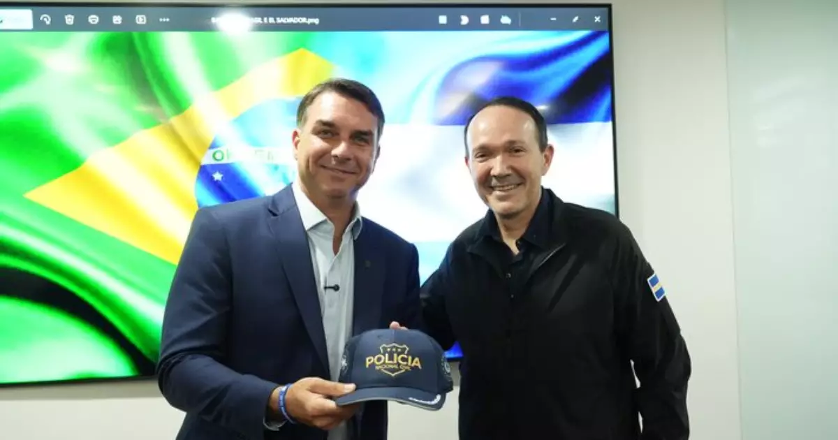 Flávio Bolsonaro diz ter poucos presos no Brasil e promete criar Ministério da Segurança, se eleito