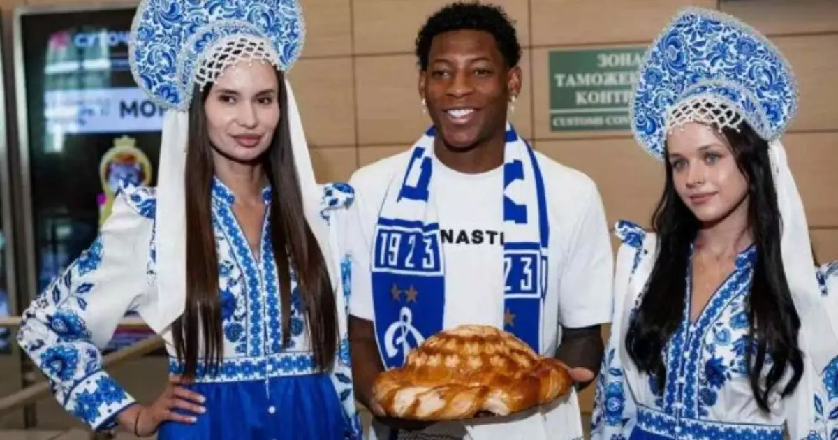 Plata é recebido com festa na Rússia após deixar o Flamengo
