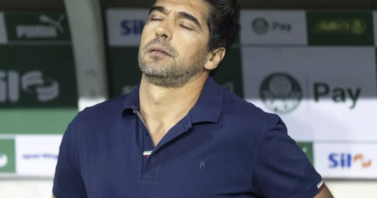 Ex-Palmeiras detona Abel Ferreira por fala sobre Vitor Roque: "Não pode expor o atleta"