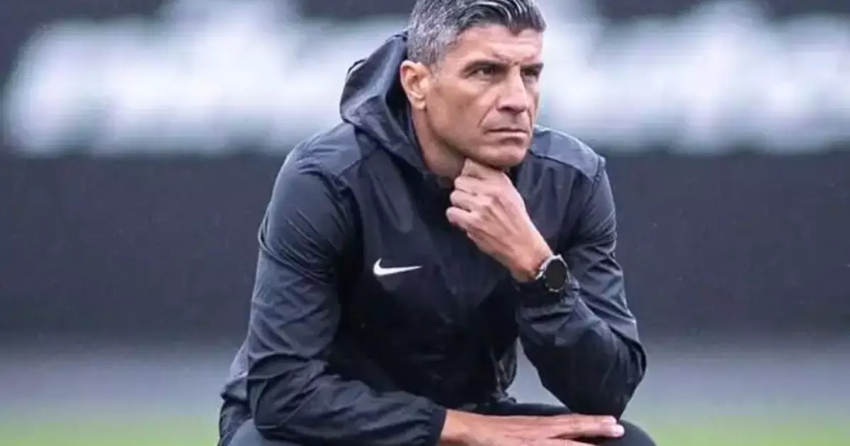 Vasco define novo alvo após recusa de Diego Carlos