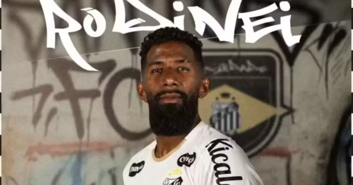 Santos anuncia Rodinei e lateral assina até dezembro de 2027