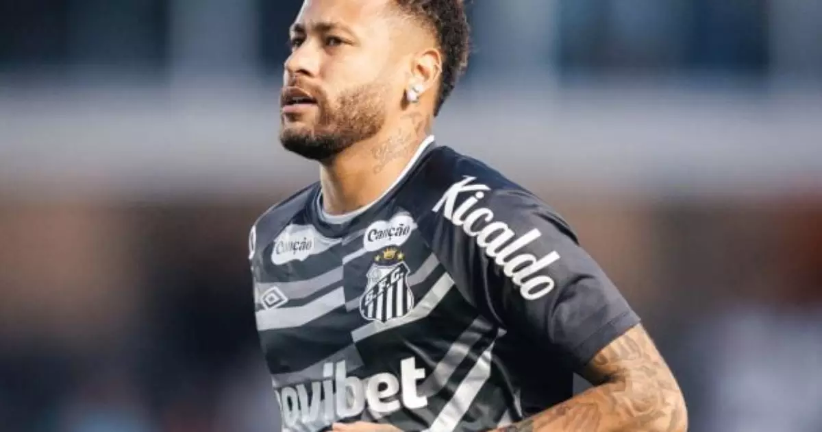 Neymar demonstra incômodo com gramado antes de Santos x Palmeiras