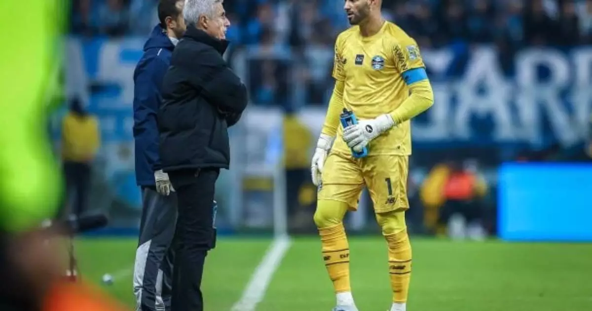 Weverton dedica classificação do Grêmio a Luis Castro: "Pessoa digna"