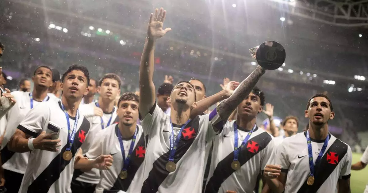 "Quis o meu destino": Matheus Curopos chora com título do Vasco