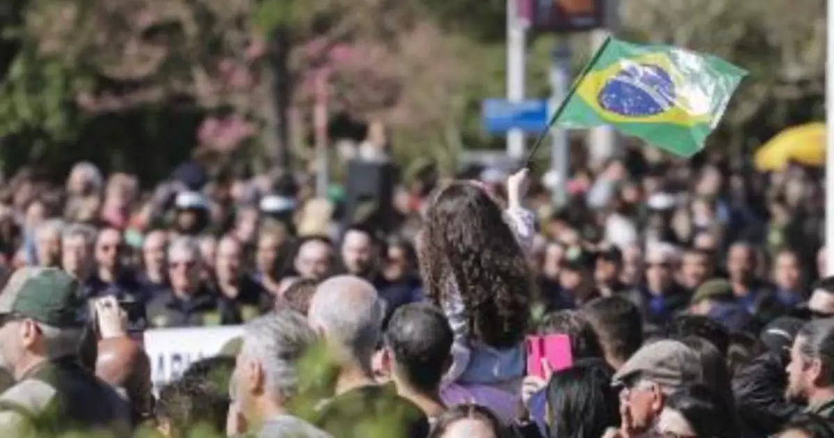 Desfile da Independência muda trânsito e rotas de ônibus em Porto Alegre; confira