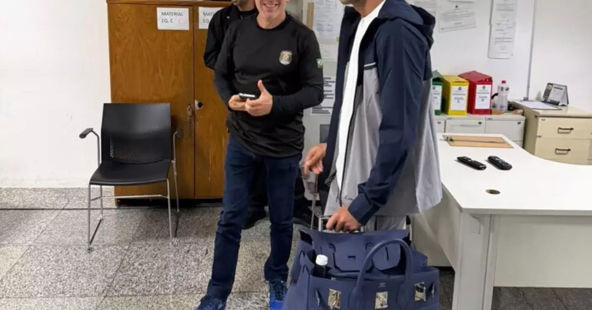 Ziyech, atacante com passagem pelo Chelsea, chega ao Rio de Janeiro para reforçar o Botafogo