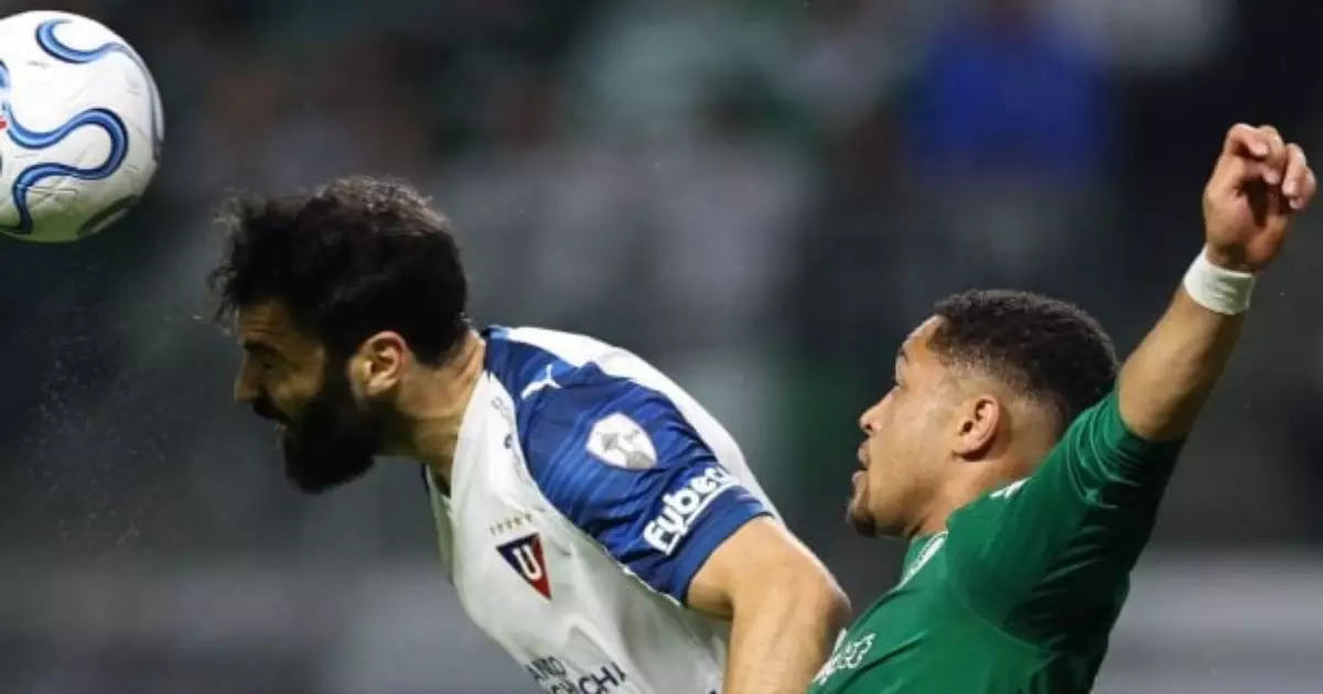 Vitor Roque avalia cobranças de Abel no Palmeiras: "Faz parte"