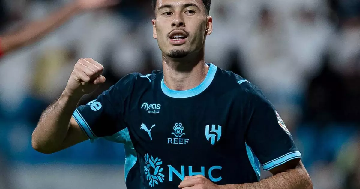 Martinelli faz hat-trick e mantém Al