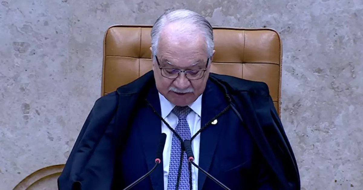 Fachin relembra ministros passados e cita os atingidos pela Ditadura Militar citando o 8 de janeiro