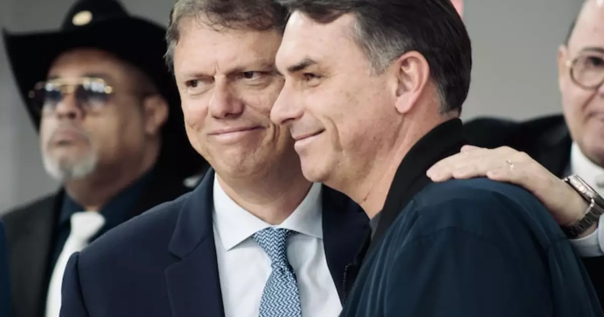 Tarcísio diz estar se preparando para entrar com potência na campanha de Flávio no 2º turno