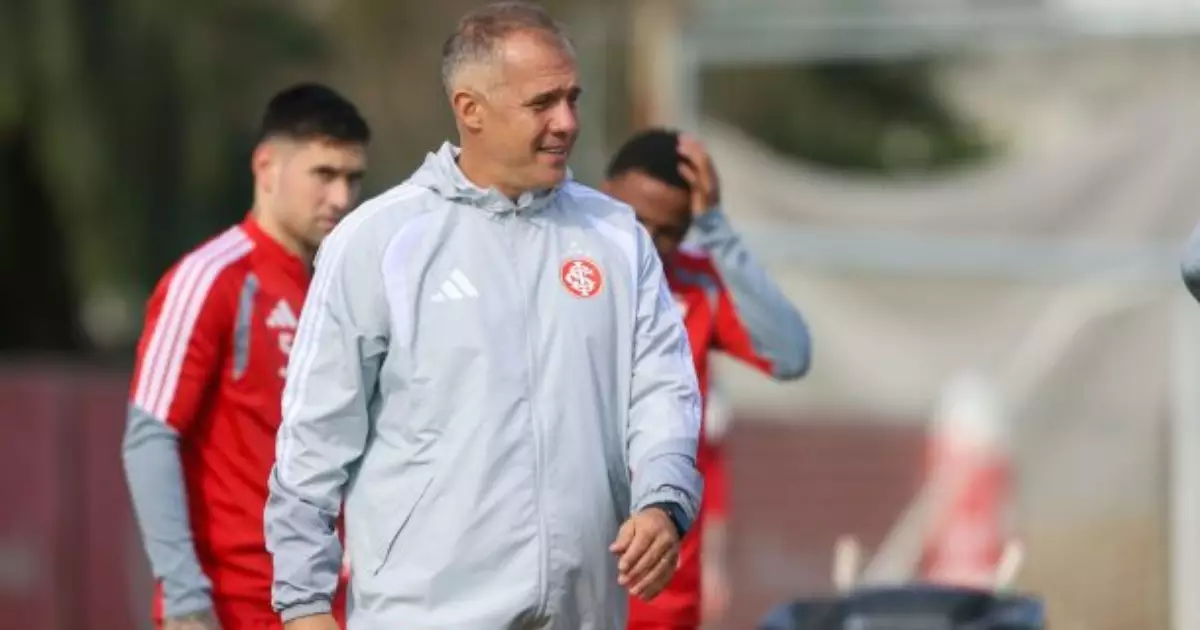 Eduardo Baptista comanda primeiro treino pelo Internacional
