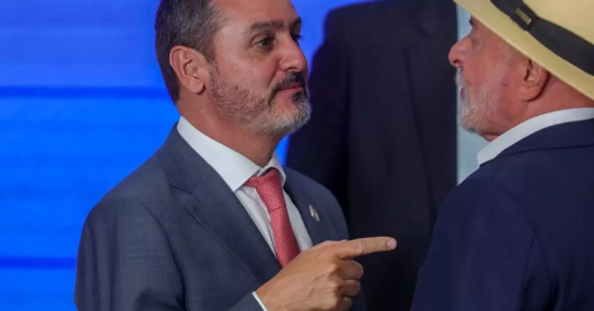 Flávio Bolsonaro pede para Justiça Eleitoral investigar diretor da PF por beneficiar Lula