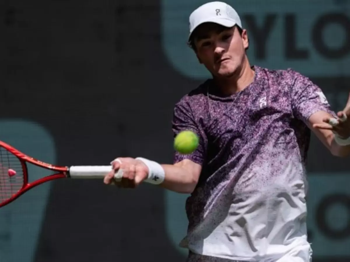 João Fonseca salva match point em jogo emocionante e disputa título de duplas no ATP 500 de Halle