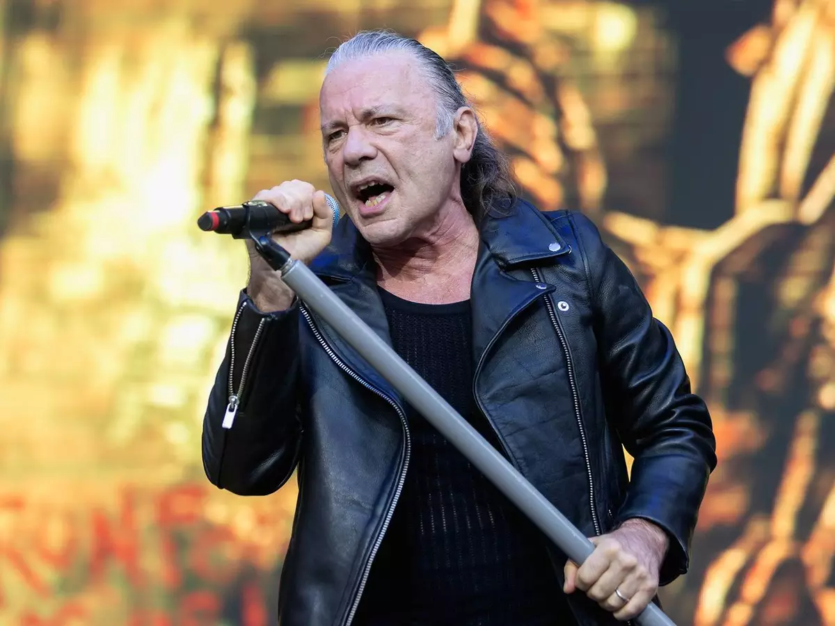 A dura crítica de Bruce Dickinson a vocalistas que deixaram de cantar bem