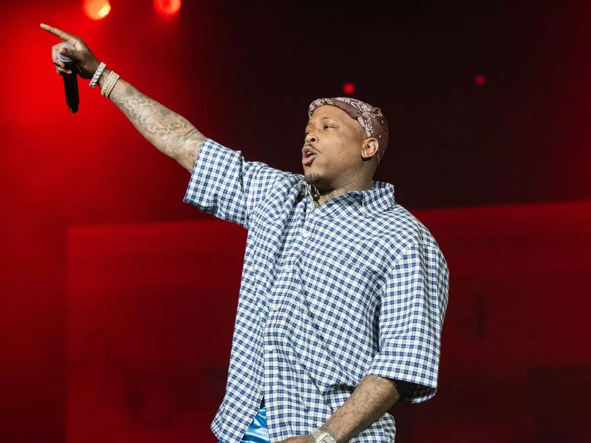 YG fica brutalmente honesto em 'The Gentlemen's Club'