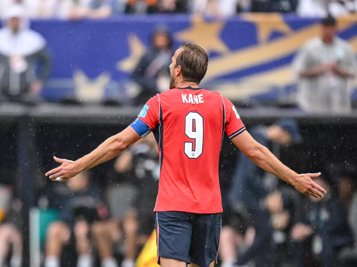Além de Endrick, Harry Kane também improvisa 'aliança de esparadrapo' durante jogos da Copa