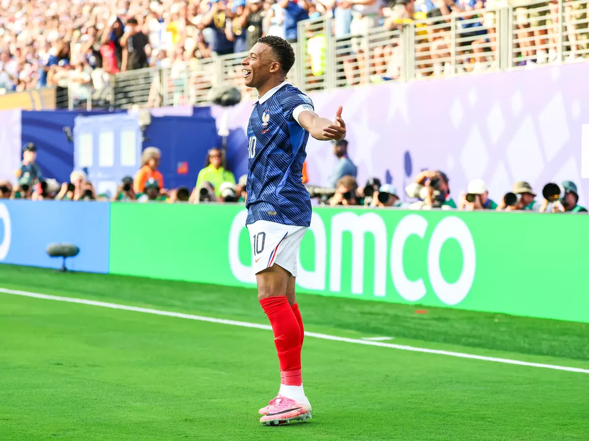 Opinião: França é a primeira seleção a sobrar na Copa desde o Esquadrão de 70 e tem tudo para confirmar reinado de Mbappé