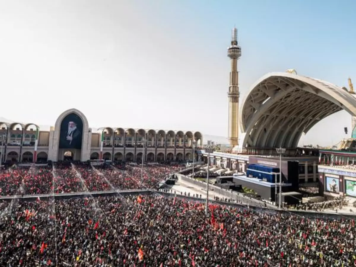 Novo aiatolá não comparece ao funeral de Khamenei no Irã