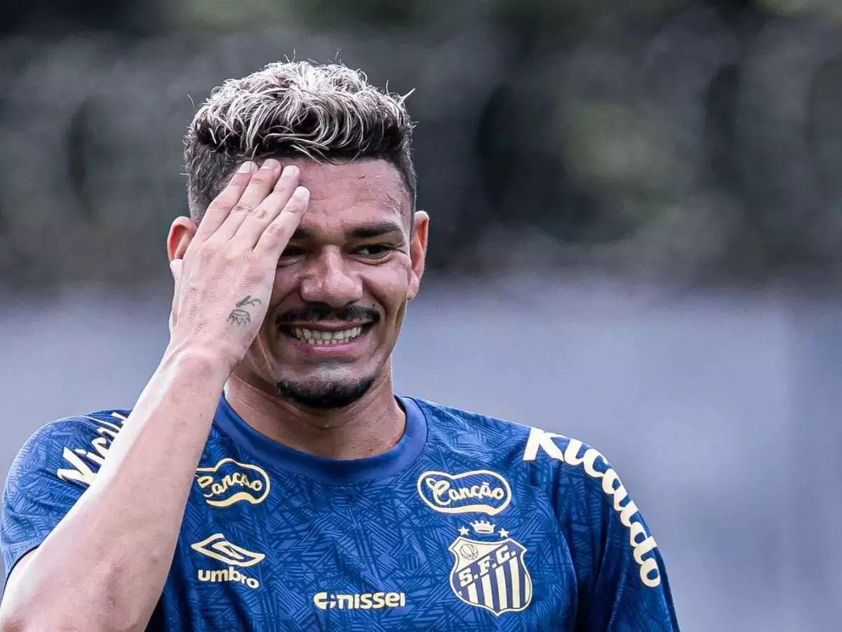 Santos pode ter prejuízo milionário após rescisão de Tiquinho Soares; veja valor