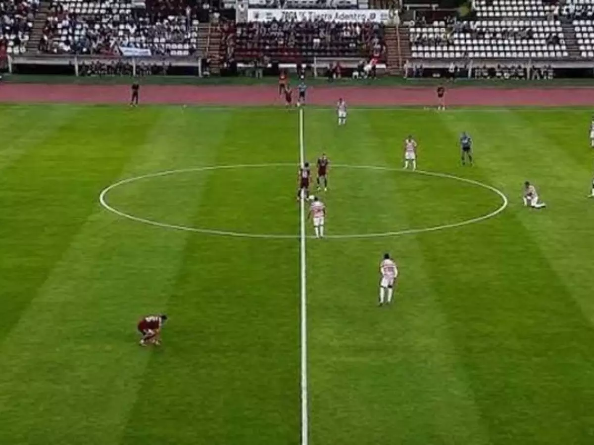 Vídeo: jogadores fazem "greve de bola" em protesto no futebol mexicano