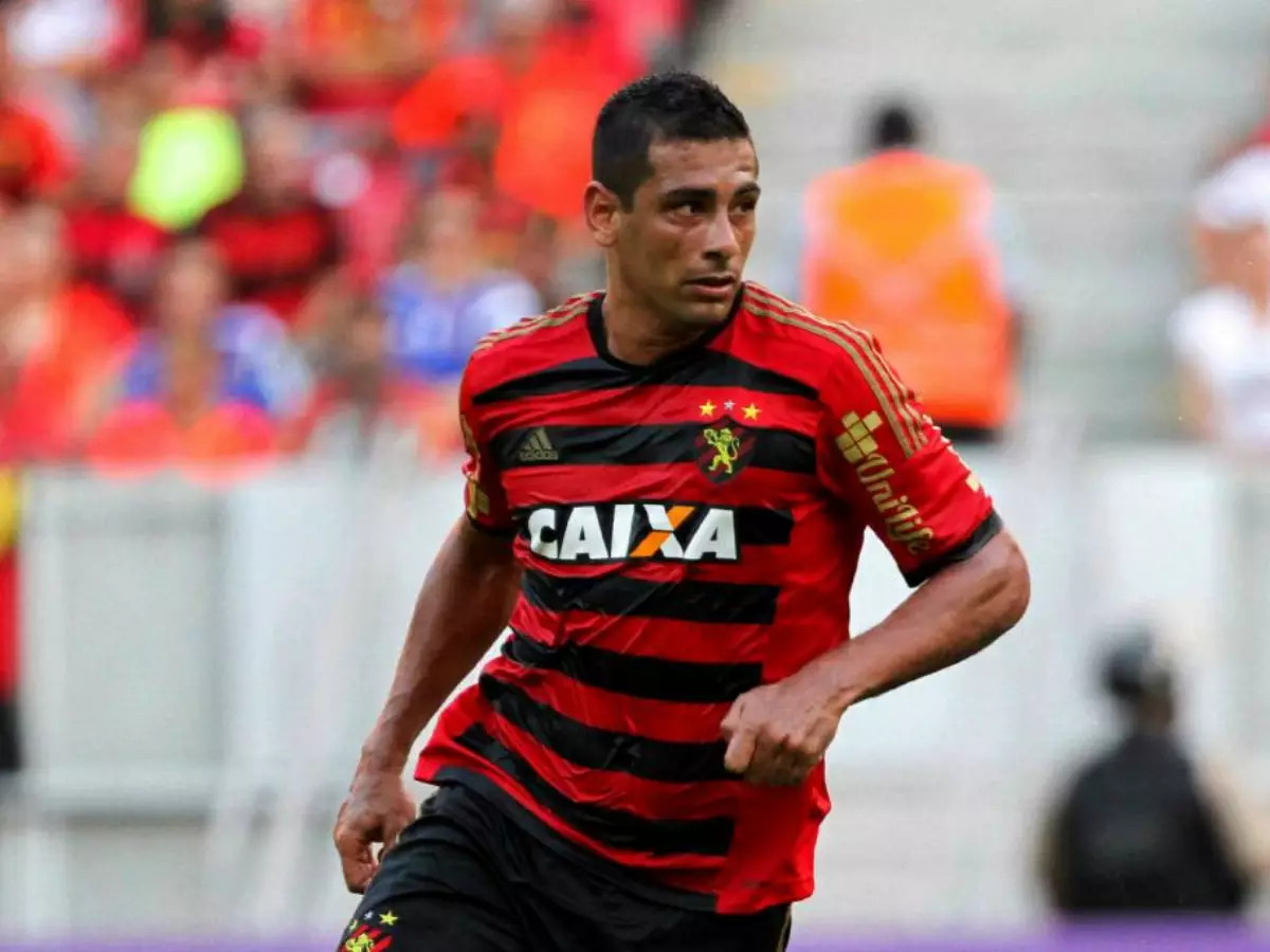 Diego Souza inicia carreira como técnico e tem acerto encaminhado com clube catarinense