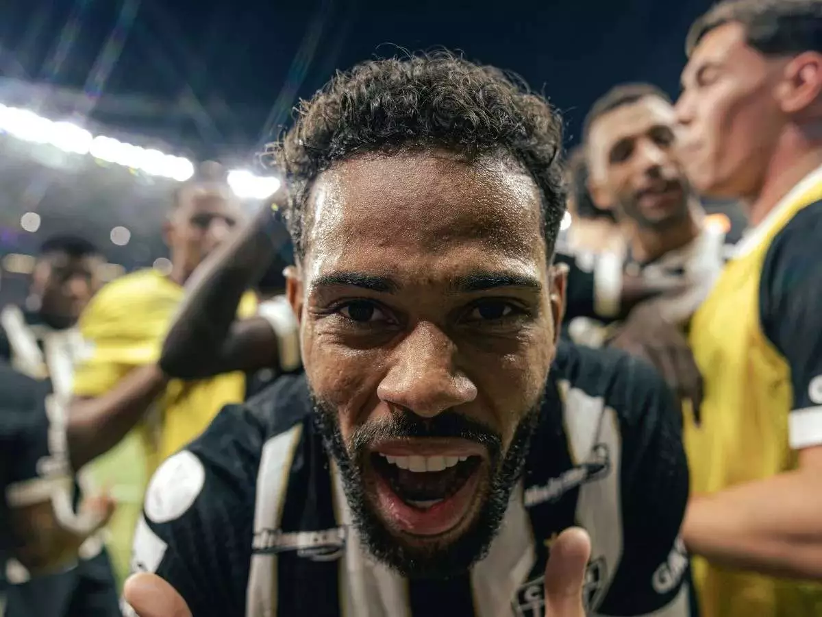Renan Lodi é decisivo no Atlético-MG x Cruzeiro e números mostram atuação completa