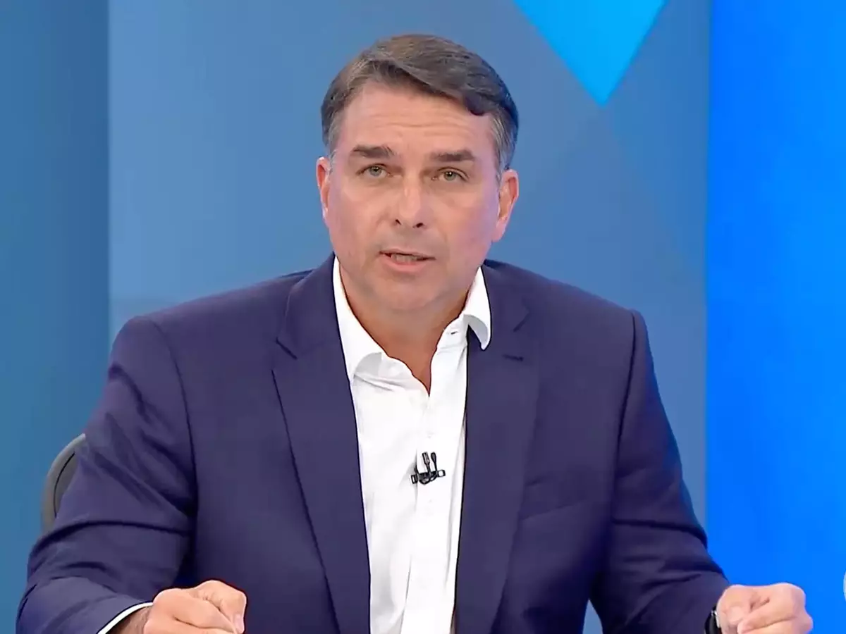 Flávio Bolsonaro no Domingo Espetacular em 2026: saiba data e como assistir a?