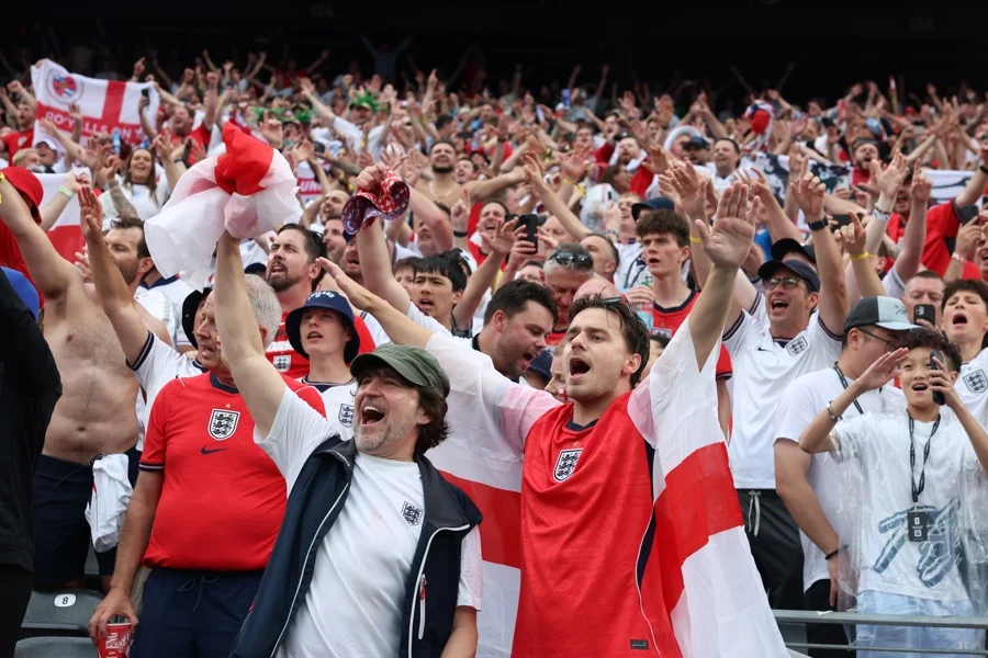 Por que a torcida da Inglaterra canta ‘Sweet Caroline?