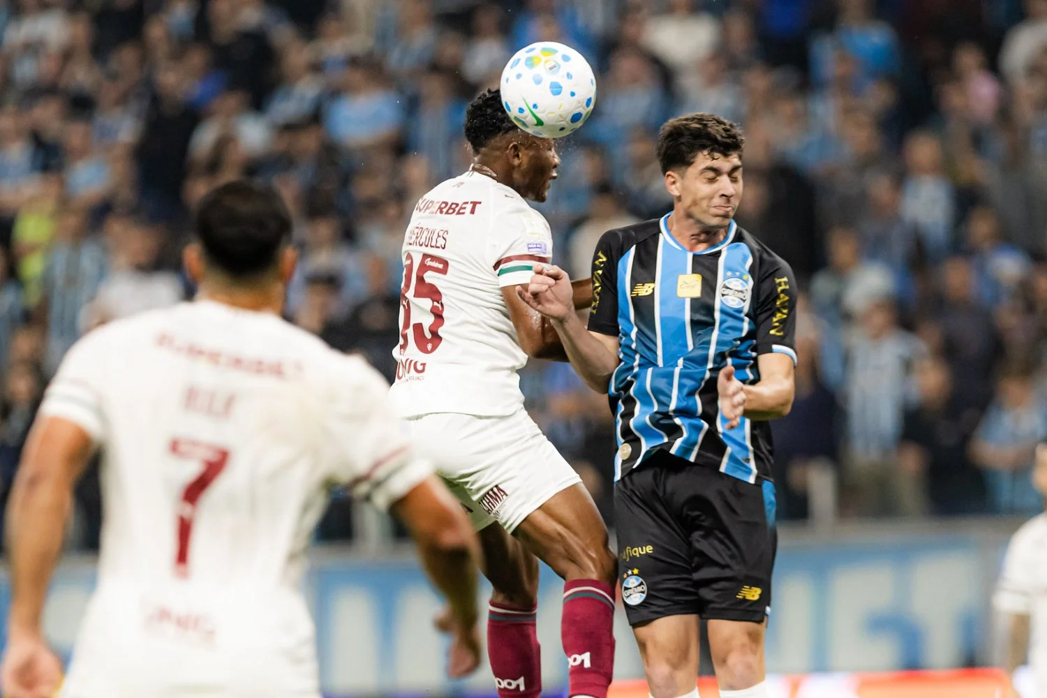 Estreante decide no fim, e Grêmio arranca empate contra o Fluminense