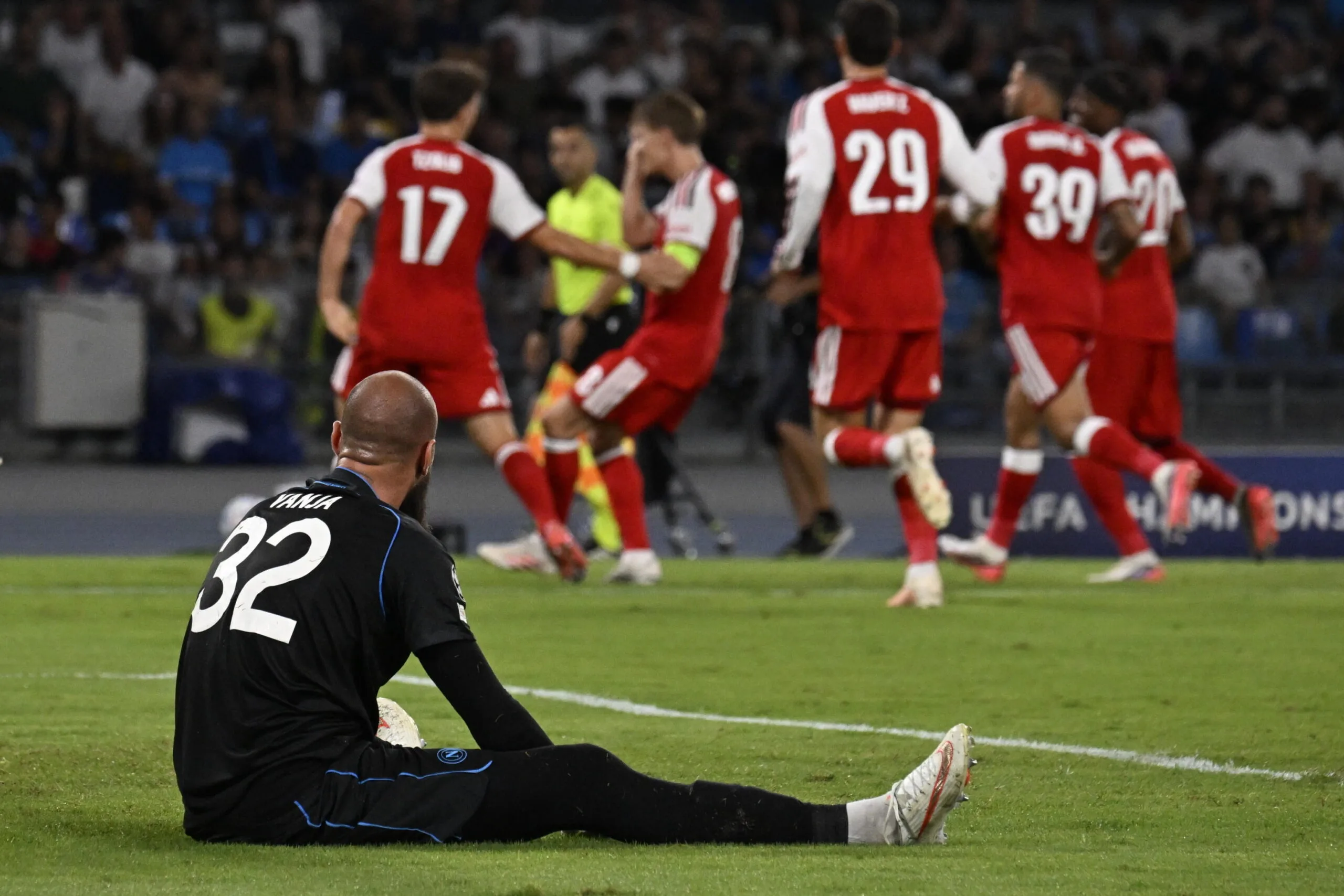 Odegaard decide, e Arsenal vence Napoli na Champions