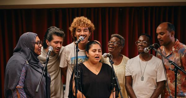 A escuta dos imigrantes no arranque do Dona Maria