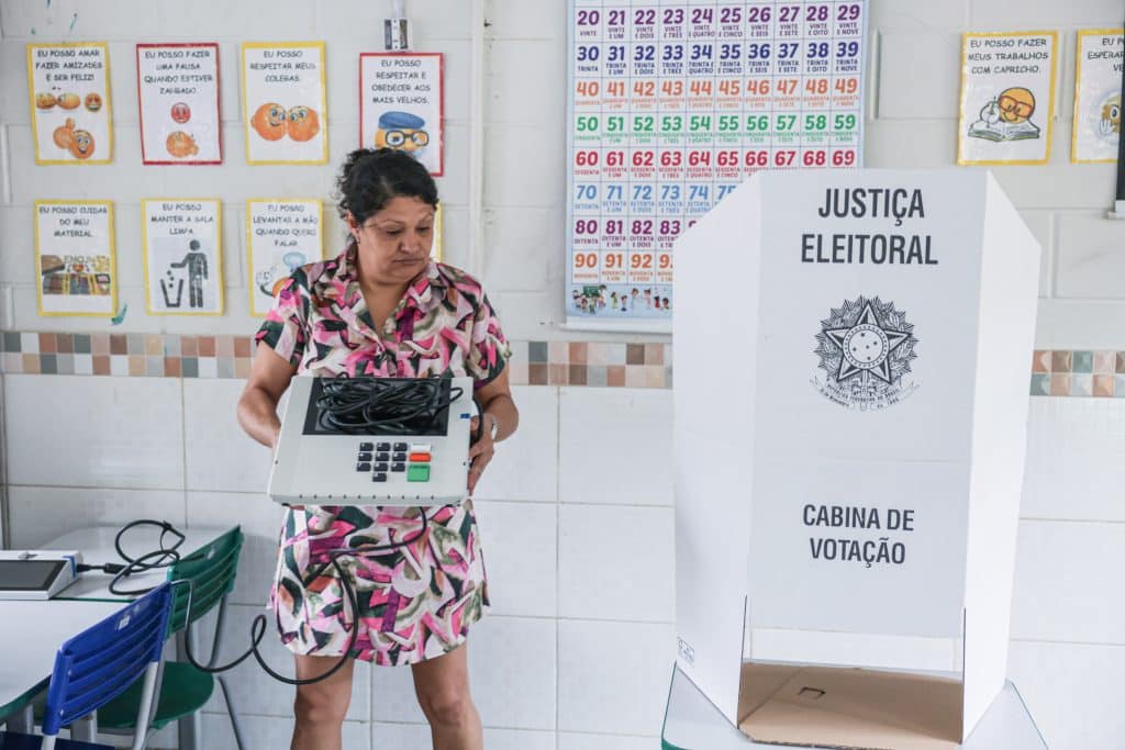 Quaest aponta disputa acirrada pelo Senado no Paraná às vésperas da eleição