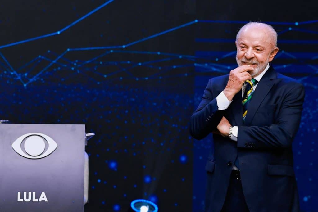 Lula cobra Vorcaro e sigilos, e imprensa internacional expõe evasivas de Flávio