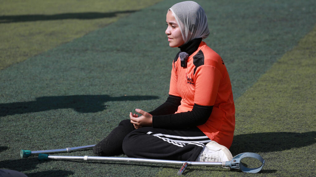 Em Gaza, jovens amputadas vítimas da guerra encontram no futebol um caminho para recomeçar