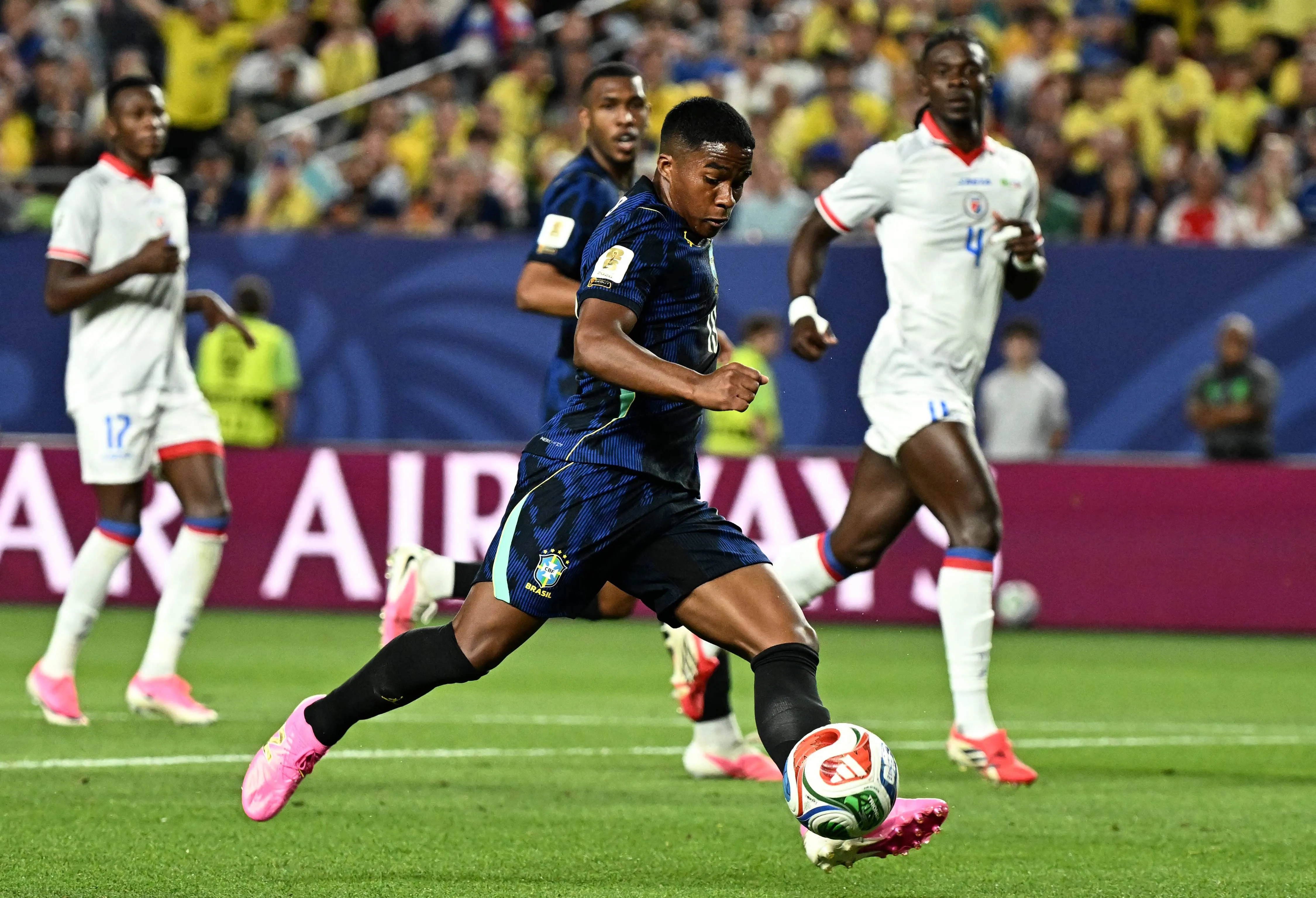 Estreantes na Copa do Mundo, Endrick e Rayan revelam o destino da camisa que usaram na vitória sobre o Haiti