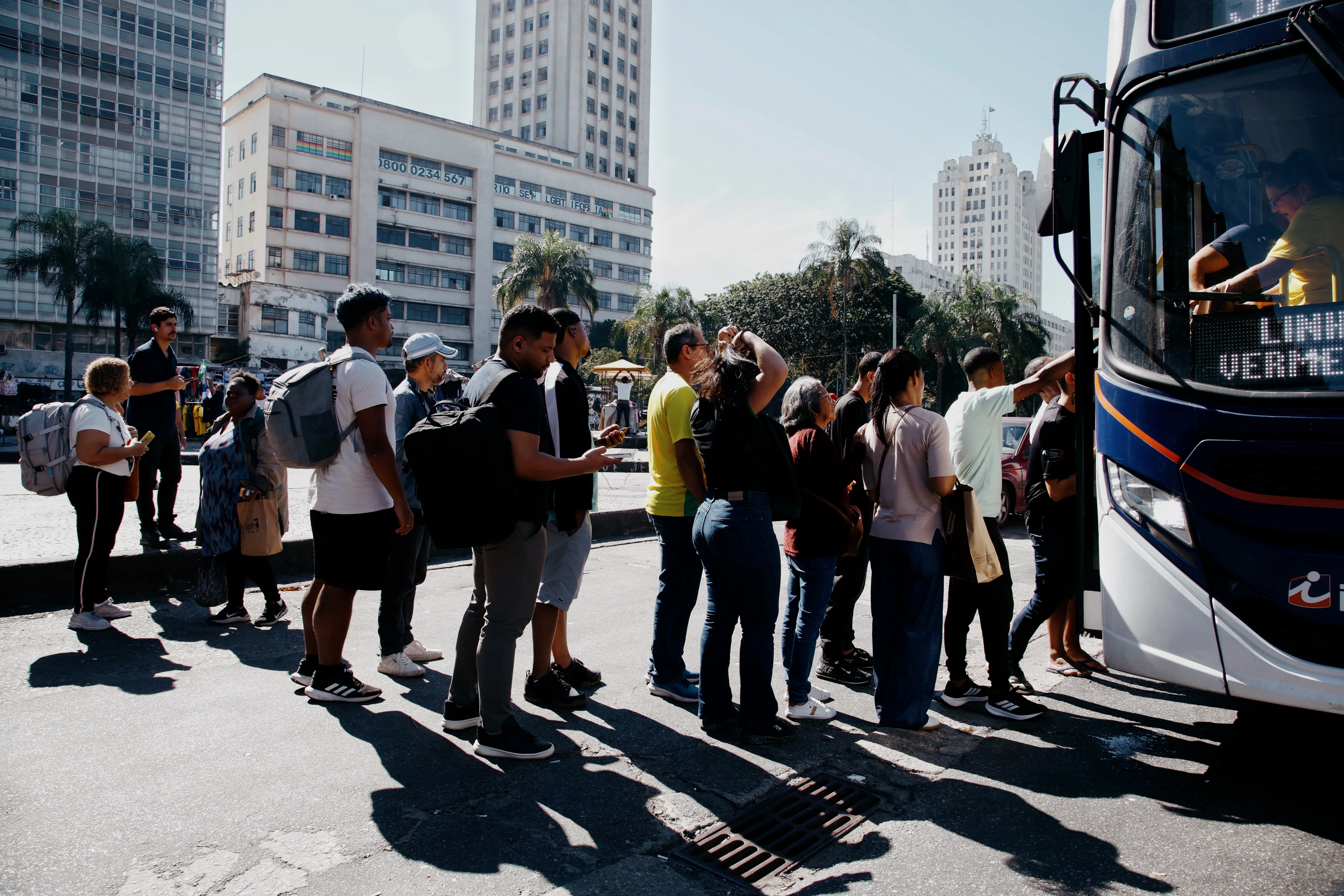Em mais um dia de greve de ônibus, metrô e trens manterão esquema reforçado nesta terça