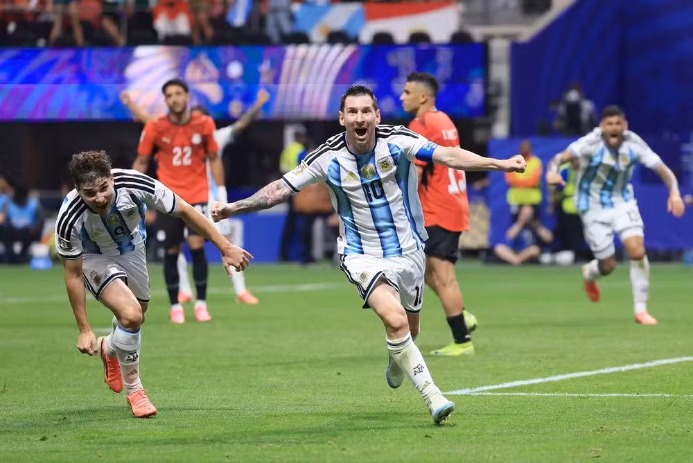 Messi celebra virada épica da Argentina sobre o Egito na Copa: 'Esse grupo é incrível'