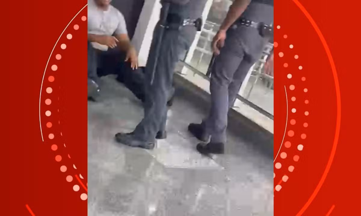 Jogador de futsal suspeito de ejacular em mulher no metrô de Salvador é solto após decisão da Justiça