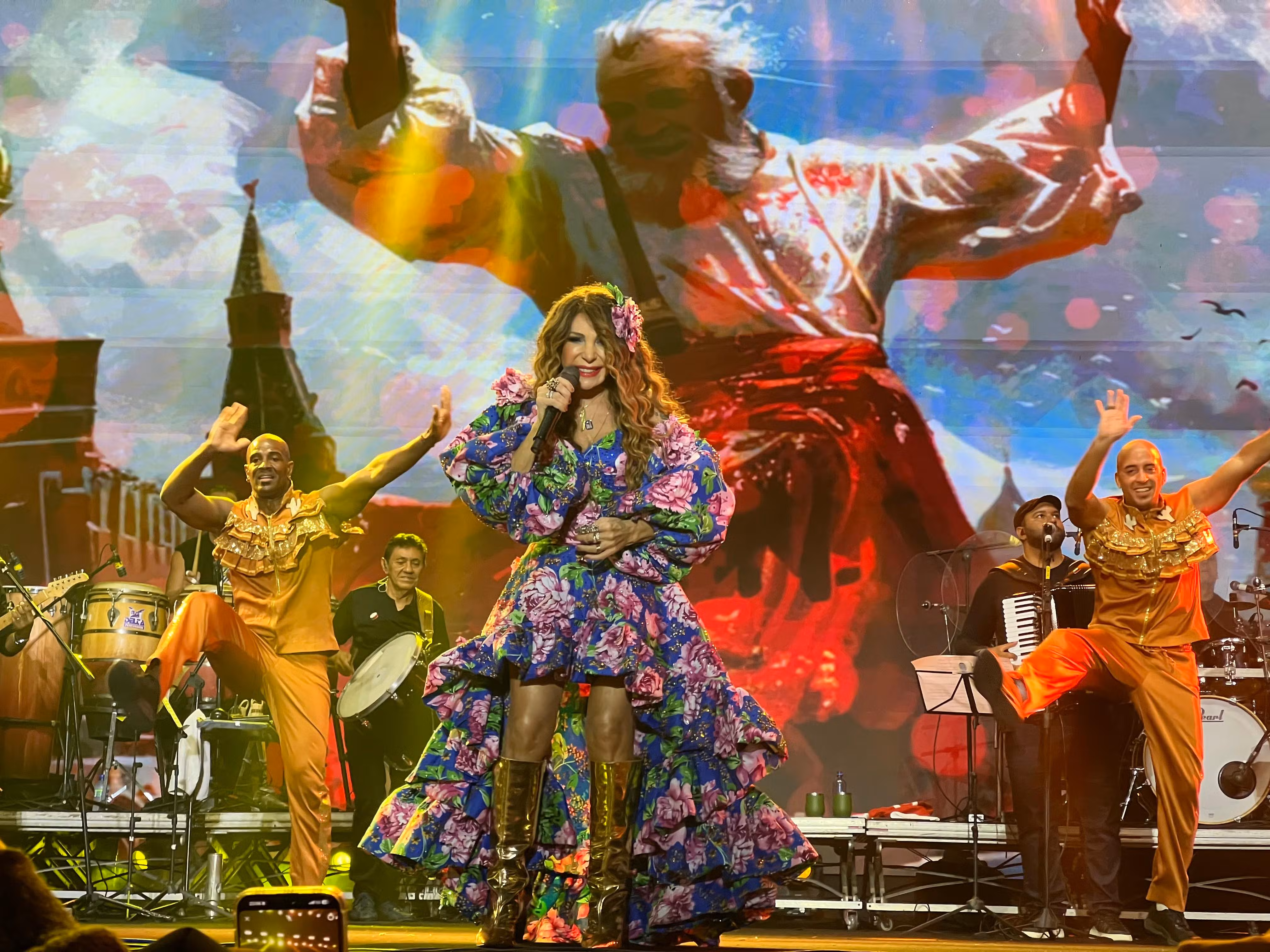 Elba Ramalho comanda noite de véspera de São João no Parque do Povo, em Campina Grande