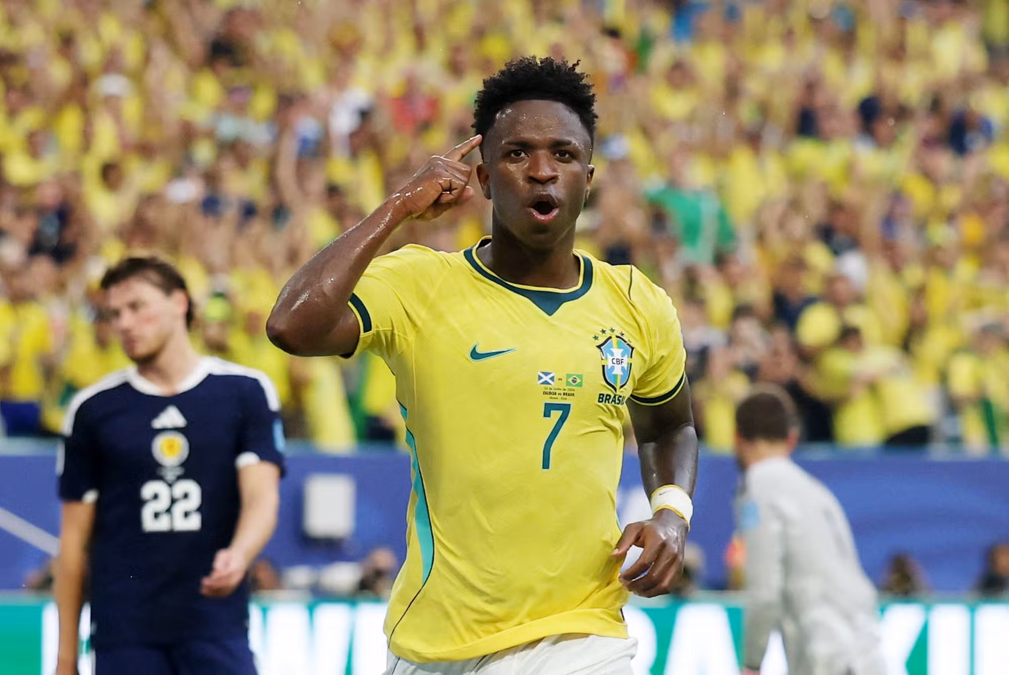 É #FAKE que telejornal noticiou que juiz de Brasil x Escócia foi suspenso da Copa do Mundo por anular gol de Vini Jr.; cena foi criada com IA