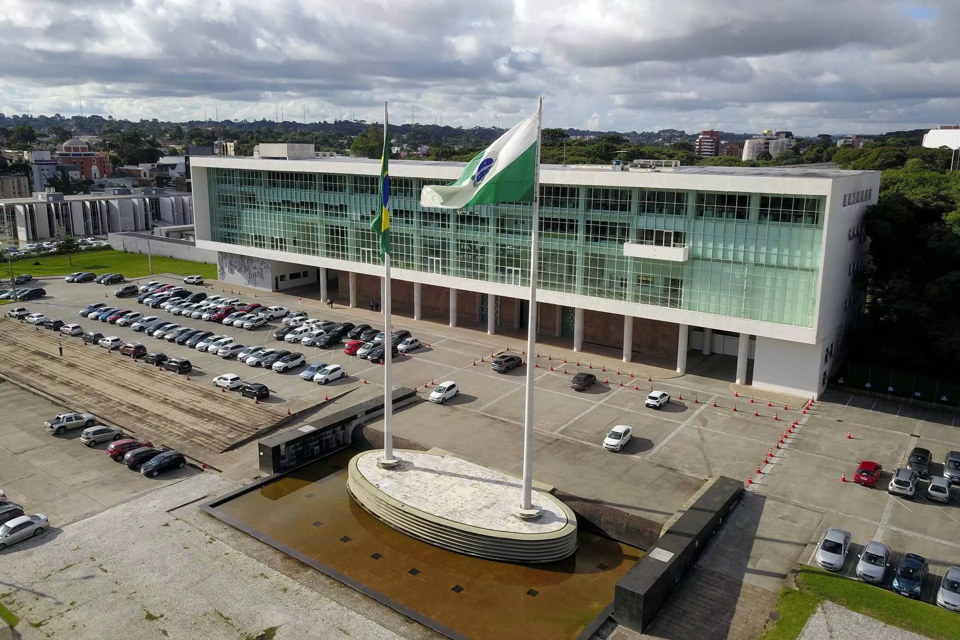 Candidatos ao governo do Paraná participam de Desfiles Cívico