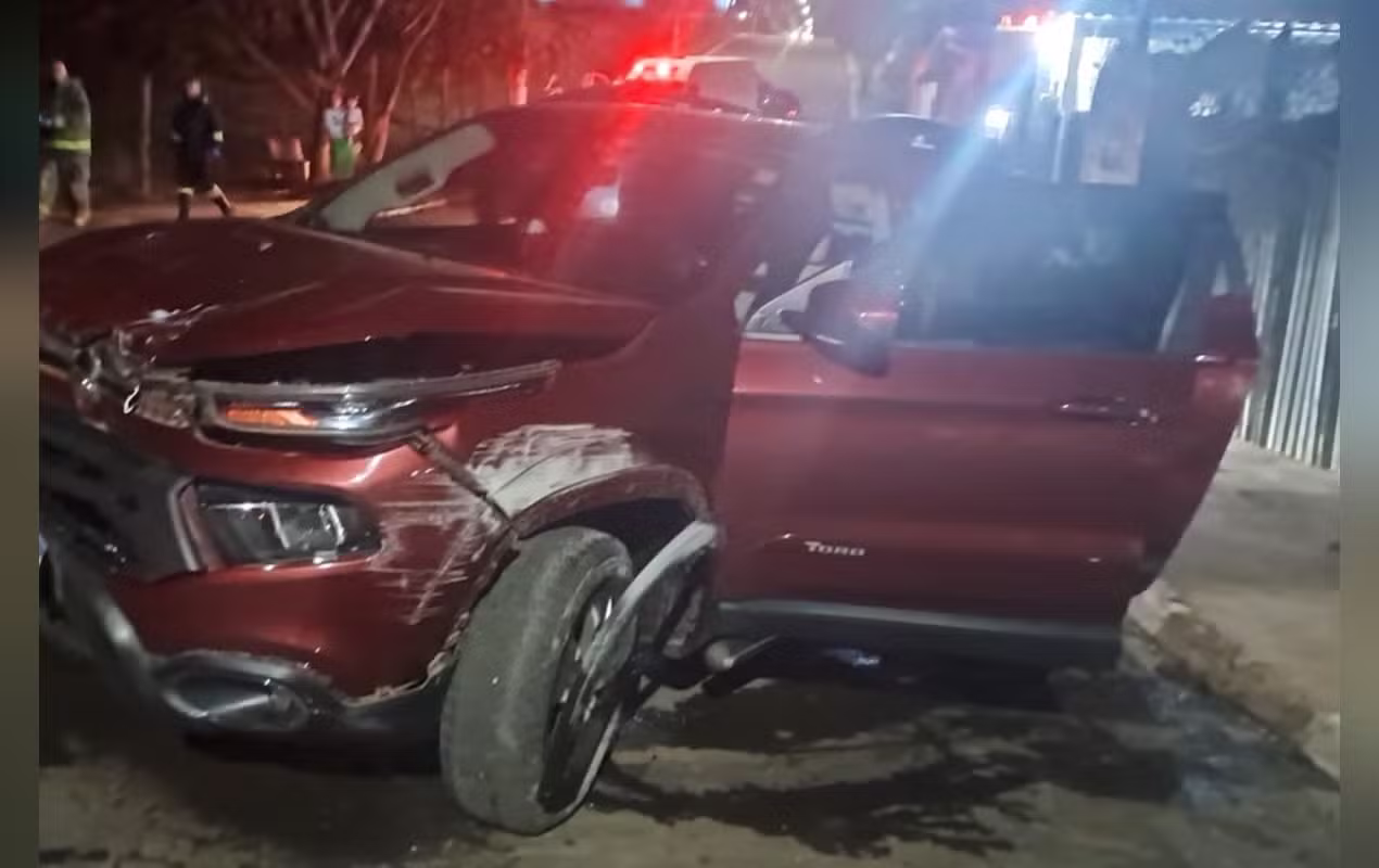 Carro desce rua após motorista esquecer de puxar freio de mão e criança na cadeirinha escapa ilesa de acidente no interior de SP
