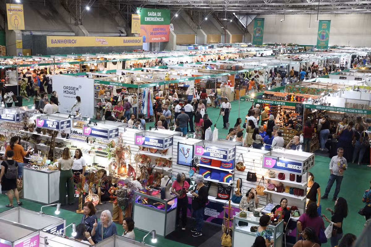 Fenearte 2026 tem desfiles de moda, oficinas, transporte gratuito e shows de Marcelo Jeneci e Flaira Ferro; veja programação e serviços
