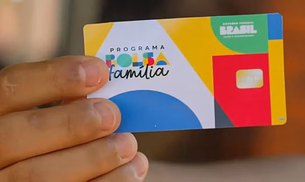 Datafolha: Lula tem 53% entre eleitores que recebem Bolsa Família, e Flávio Bolsonaro, 28%