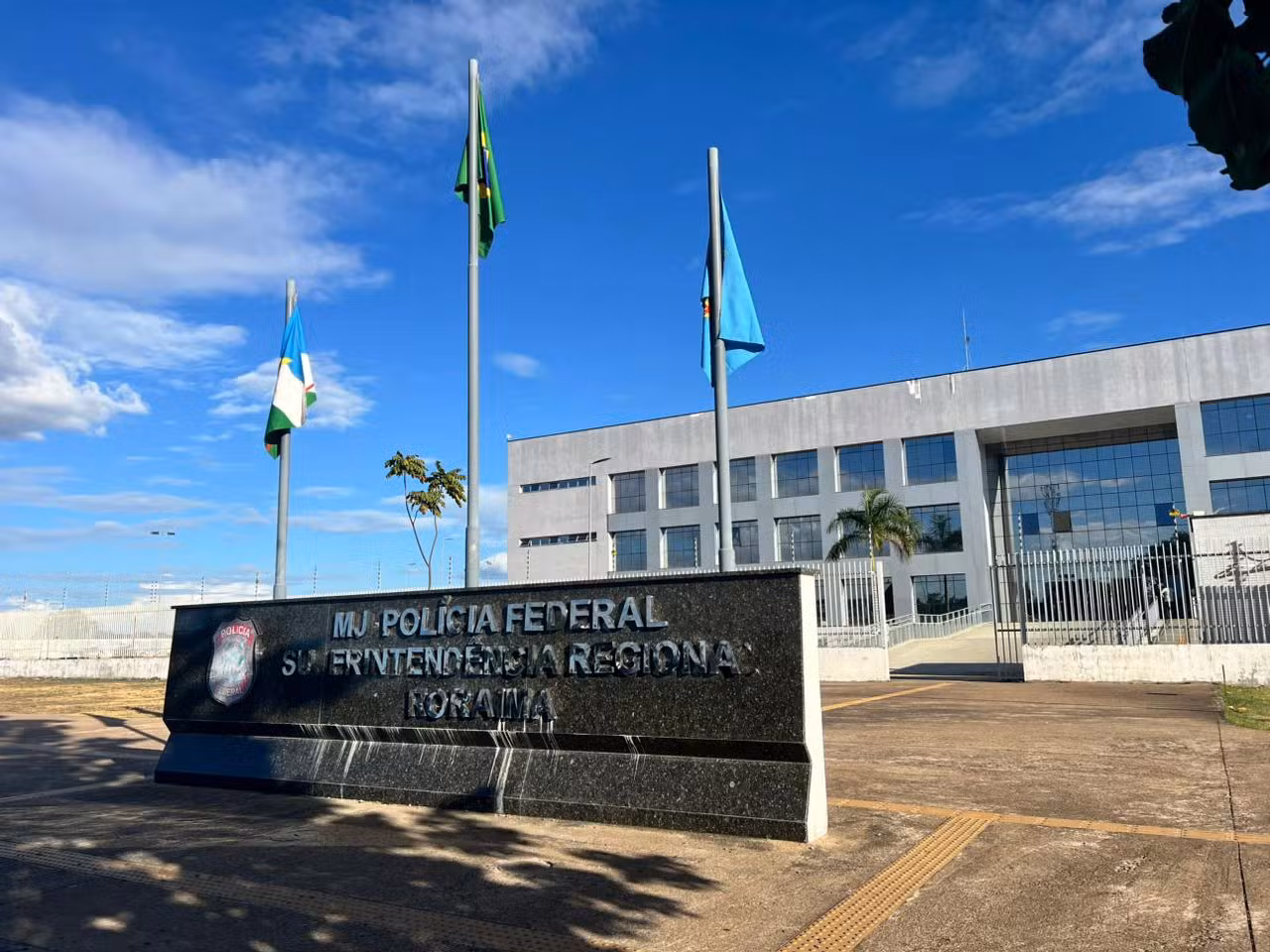 Empresário da construção civil e PM são conduzidos à PF após abordagem encontrar R$ 4 milhões