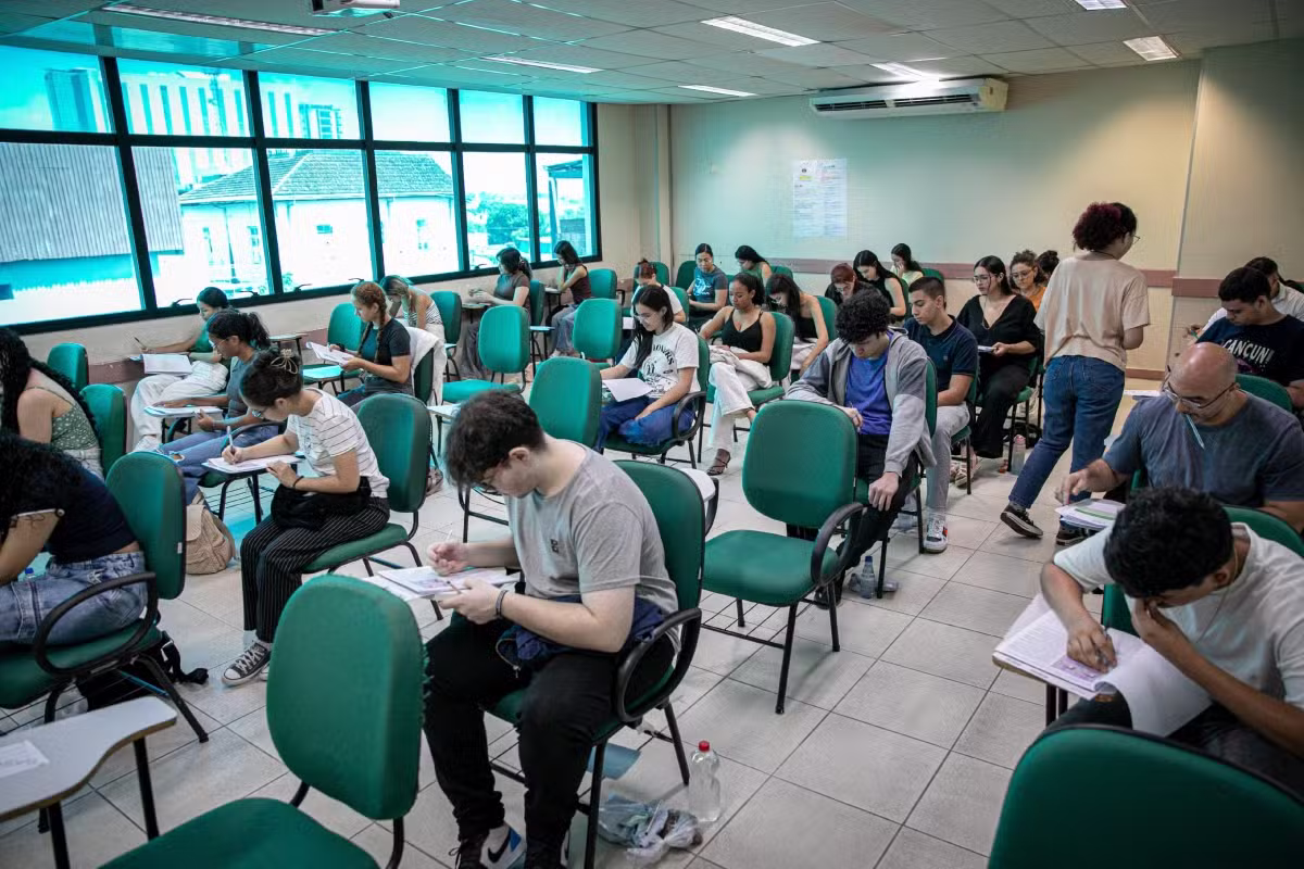 Prazo para solicitar isenção da taxa de inscrição do Vestibular e SIS da UEA encerra nesta sexta