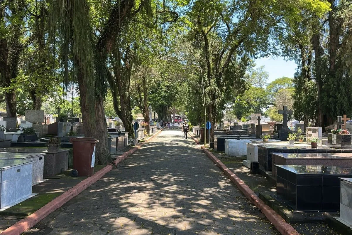Dia de Finados: cemitérios de São José dos Campos esperam receber 50 mil visitantes; veja horários e programação