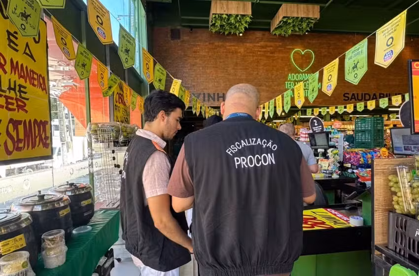 Carnes e queijos vencidos: Procon autua supermercado em Maceió